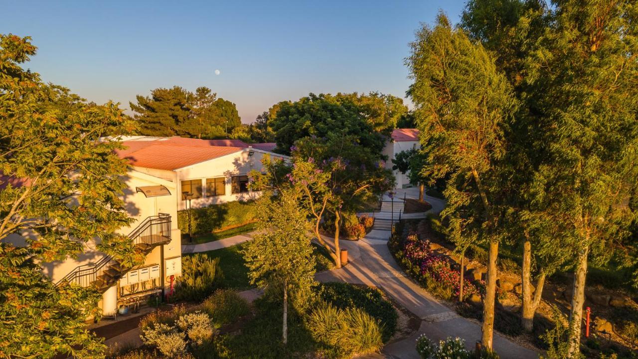Keshet Yehonatan Country Lodging Bagian luar foto