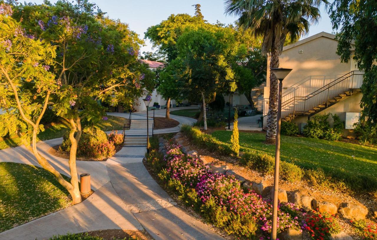 Keshet Yehonatan Country Lodging Bagian luar foto